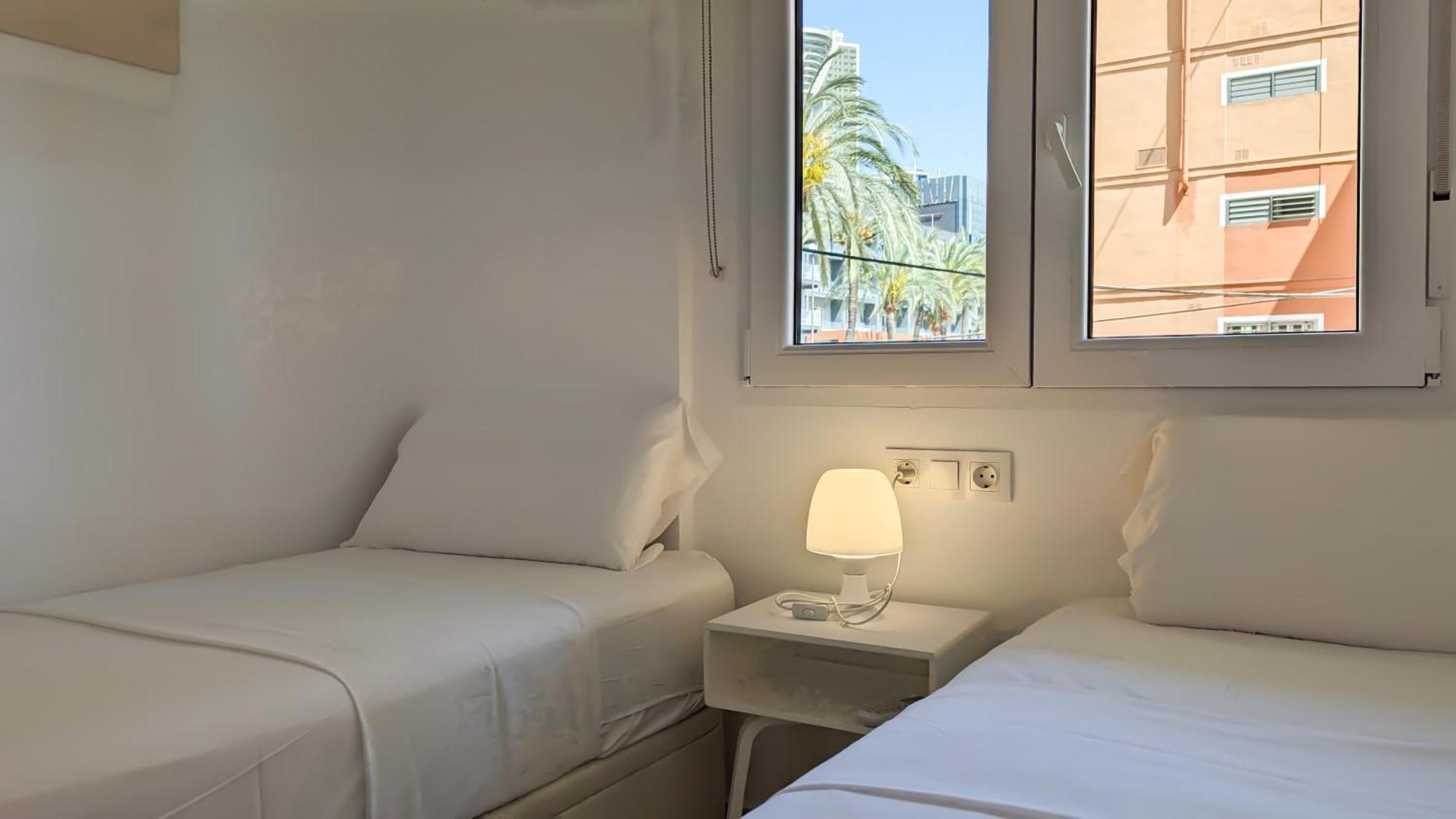 Esmeralda Sea Front Apartment Бенидорм Экстерьер фото