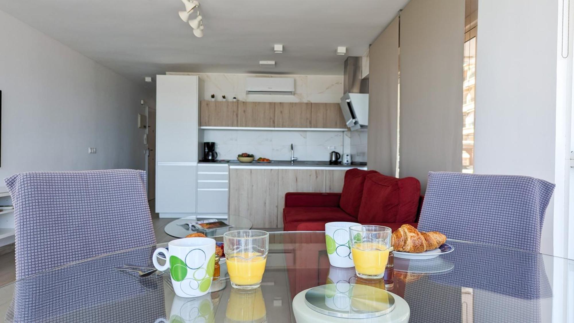 Esmeralda Sea Front Apartment Бенидорм Экстерьер фото